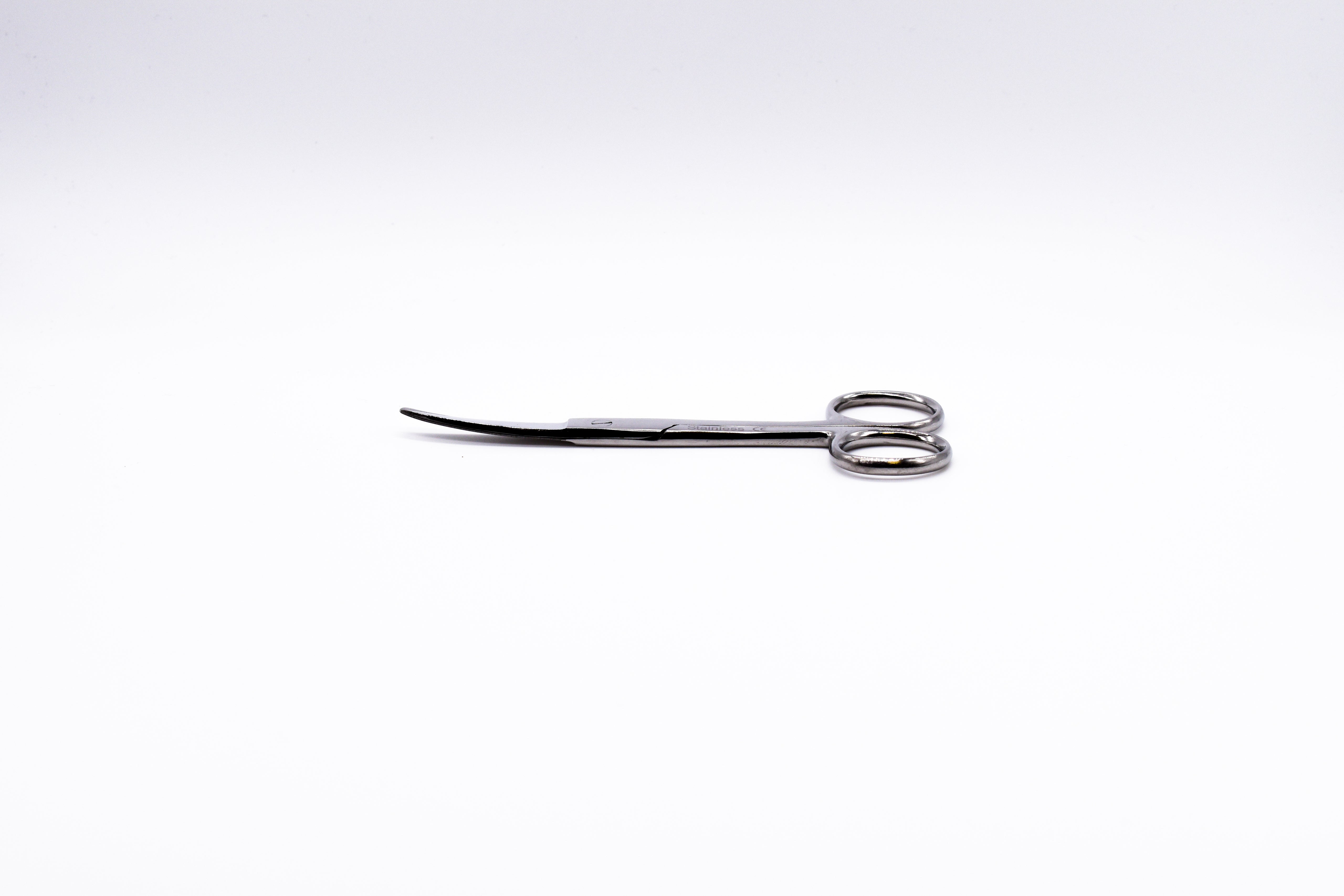 Operating Scissors - Curved Sharp / Blunt - Mediworld Ltd